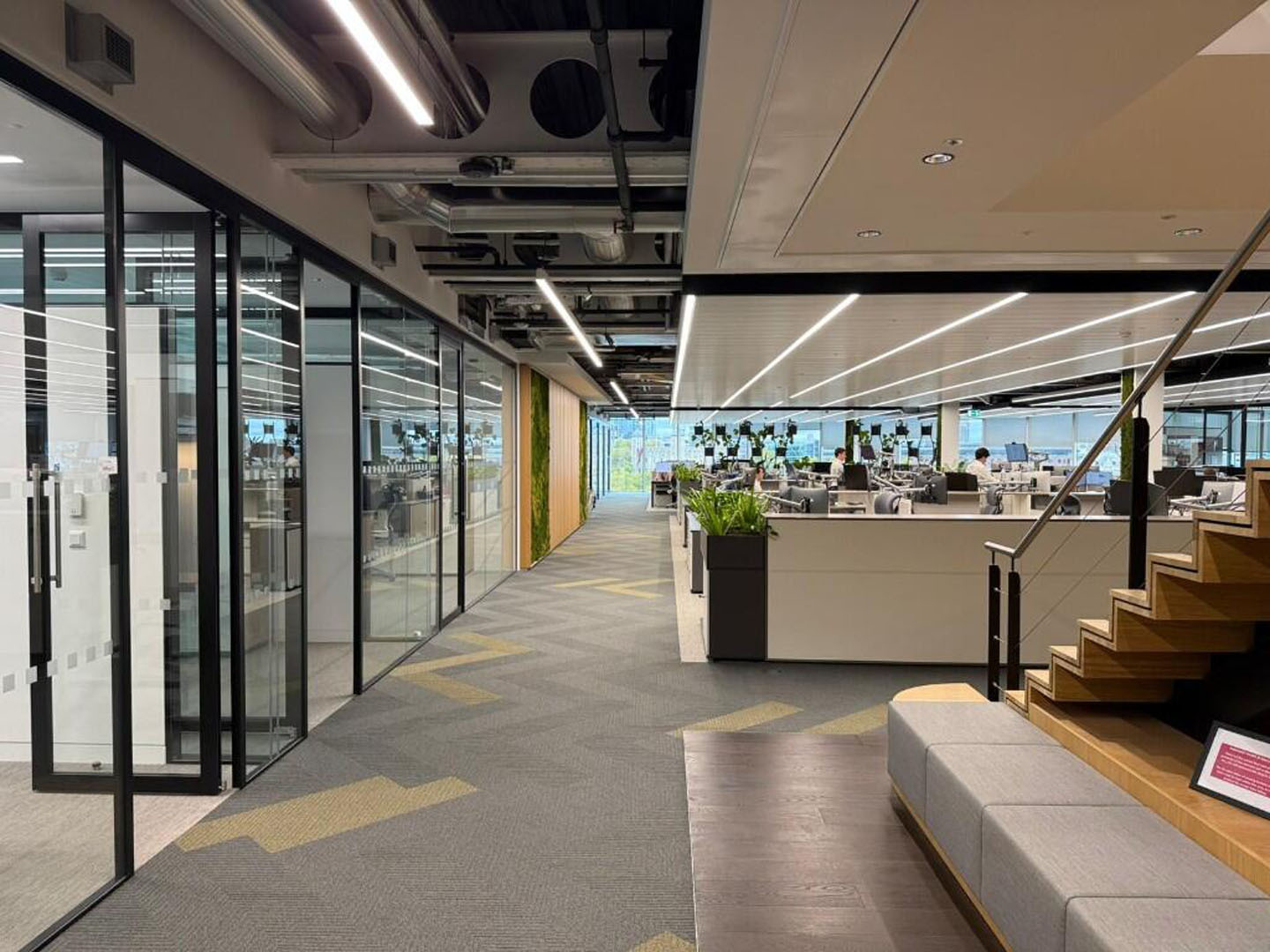 278684 2 ML IMG 03 0000