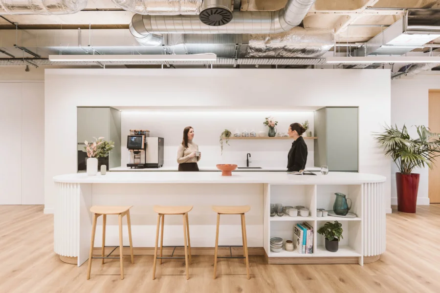 Office kitchen: 10 ideas to elevate your workplace experience
