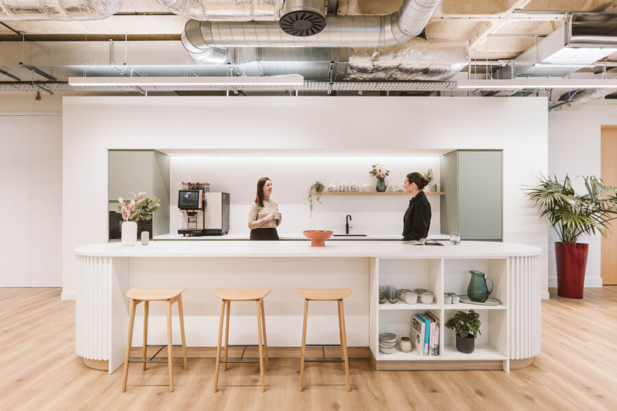 Office kitchen: 10 ideas to elevate your workplace experience