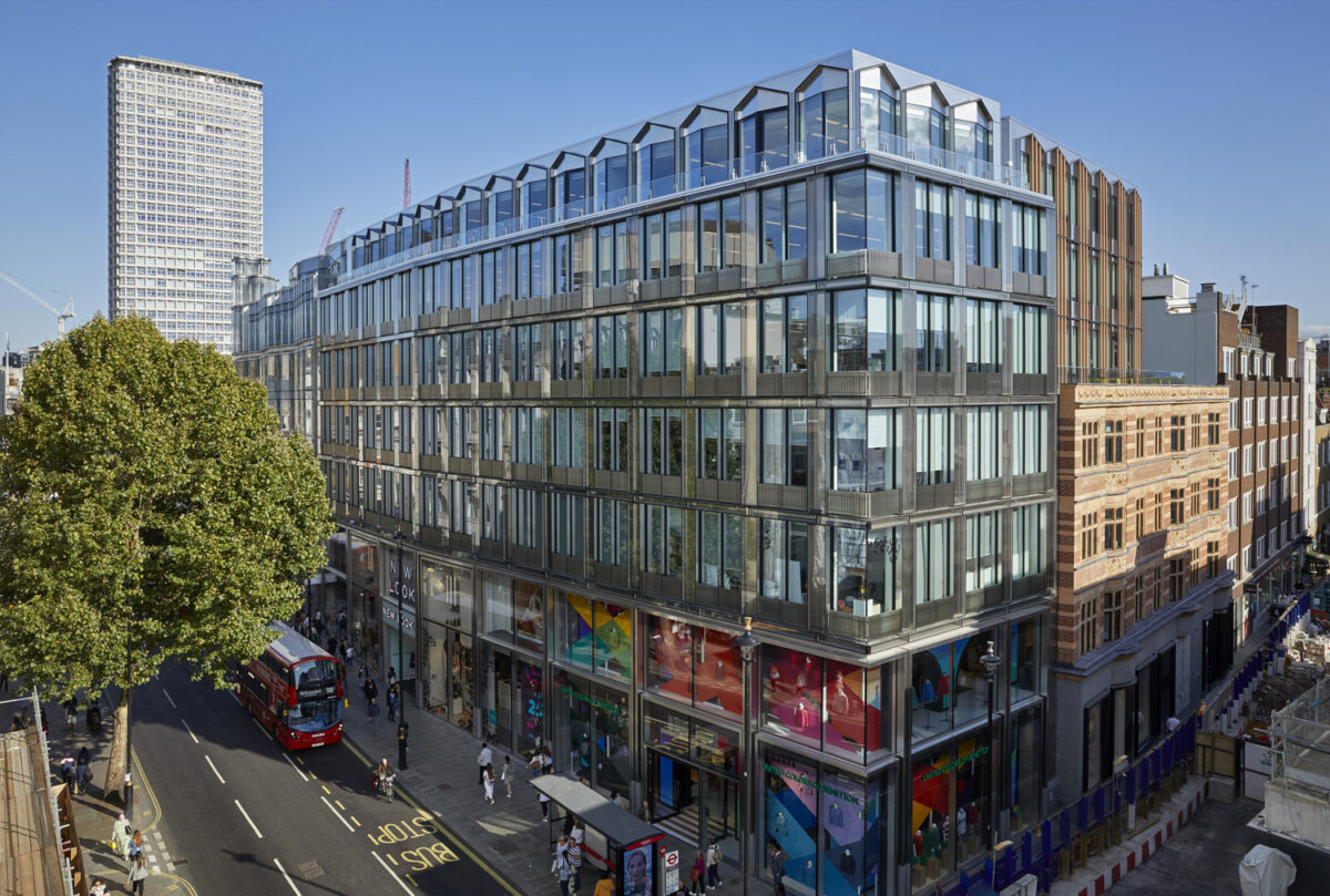 13020 004 73 89 Oxford Street and 1 Dean Street External